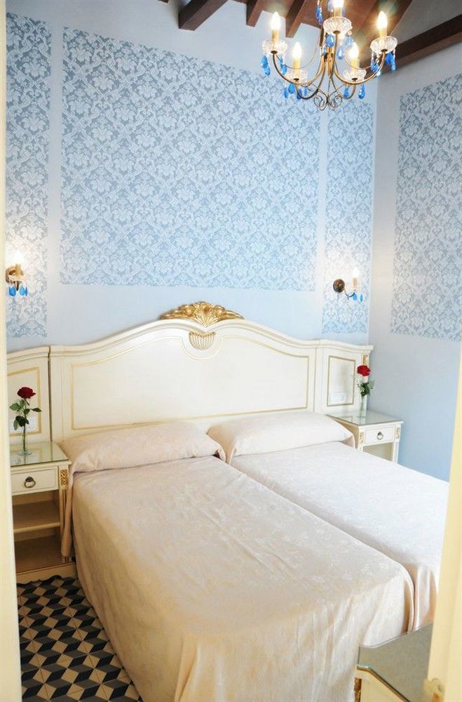 Hotel Casa De Mercedes 2*